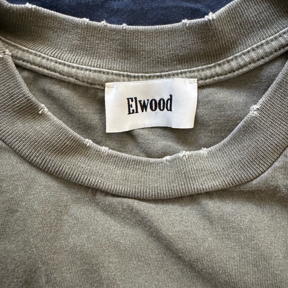 Elwood Oversized Crop Core Tee in Vintage Olive - Picture 4 of 5